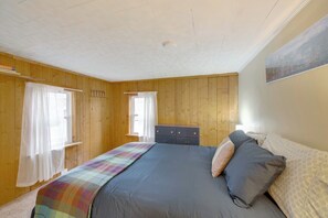 2 bedrooms, desk, iron/ironing board, Internet - WFH Space & Yard! Walkable Lancaster Row Home (Lancaster)