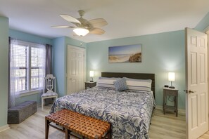 3 bedrooms, iron/ironing board, Internet, bed sheets - 1 Mi to Beach! Rural Home w/ Deck in Port St Joe (Port St Joe)