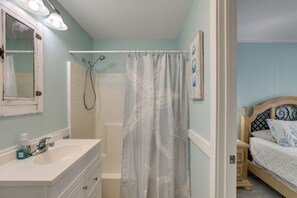 Hair dryer, towels - 1 Mi to Beach! Rural Home w/ Deck in Port St Joe (Port St Joe)