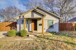 Exterior detail - Family-Friendly Gem 1 Mi to Historic Dtwn McKinney (McKinney)