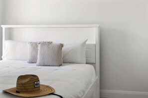 Fer et planche à repasser, lit de bébé portatif, Wi-Fi, literie fournie