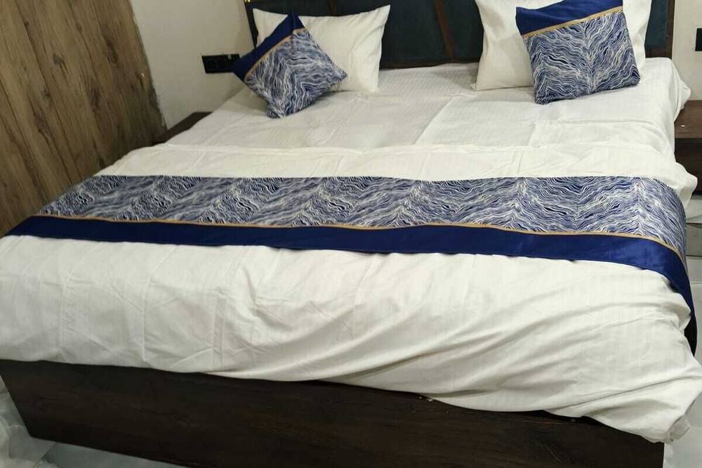 Hotel Luv Inn