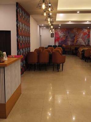 Restaurant - Hotel Luv Inn (Lucknow)