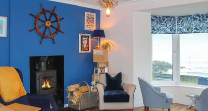 6 bedroom accommodation in Borth