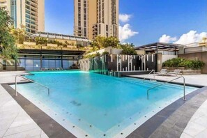 Pool - Circle on Cavill - Ocean-View Apartment (Surfers Paradise)