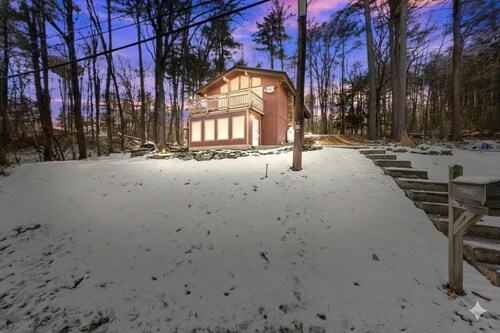 Adorable 4-bedroom Chalet in charming Hawley