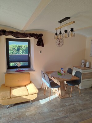 Comfort Appartement mit Terrasse und Pool  Nassfeld - Presseggersee - Kärnten | Yksityinen keittiö | Täysikokoinen jääkaappi, mikroaaltouuni, uuni, liesi