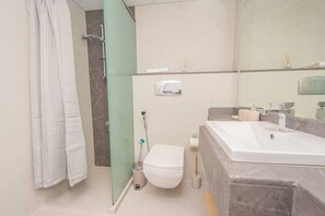 Bathroom - Pacific Sunset Duplex (Jazeerat Al Marjan)