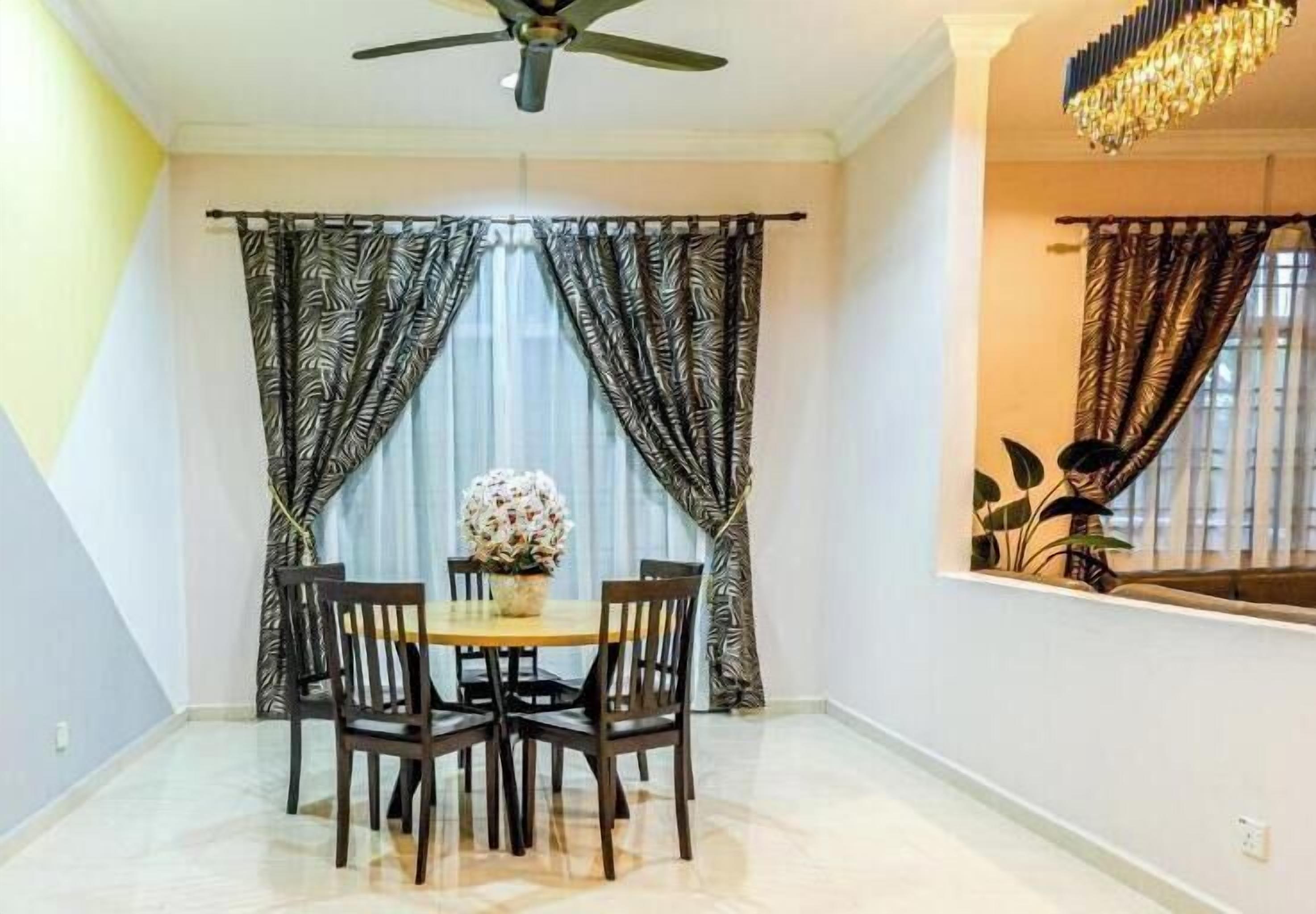 Deluxe Villa, Balcony | Dining