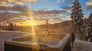 Outdoor spa tub - Exclusive holiday home with jacuzzi and pool table (Innlandet)