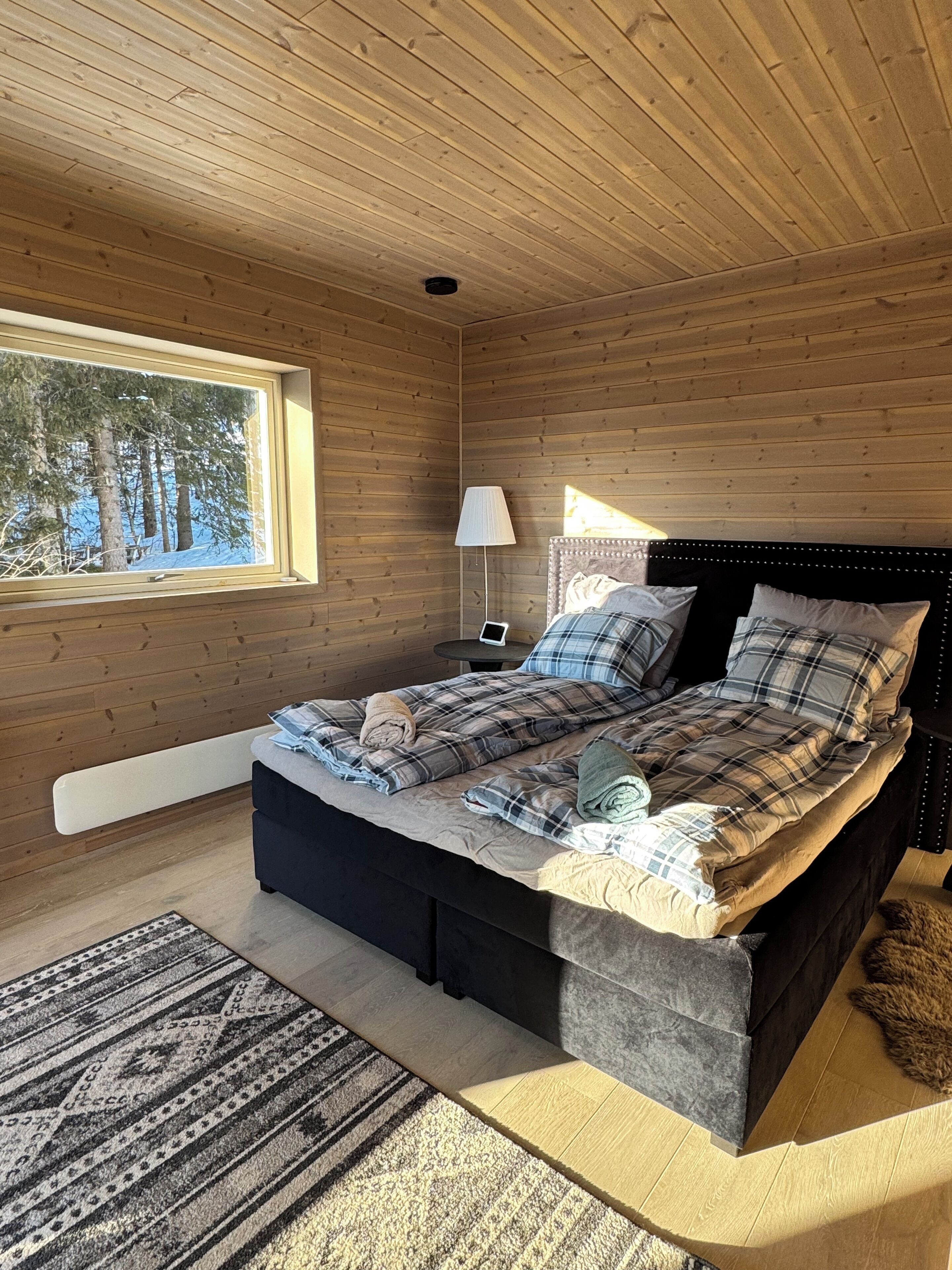 4 soverom, skrivebord, strykejern/-brett og wi-fi (inkludert)