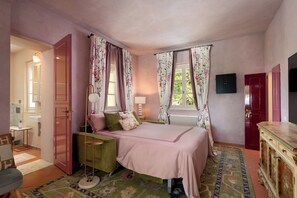 A bedroom with a bed, nightstands, a dresser, a mirror, a window with curtains, and a radiator. - Villa in Legoli with 5 bedrooms sleeps 10 (Legoli)