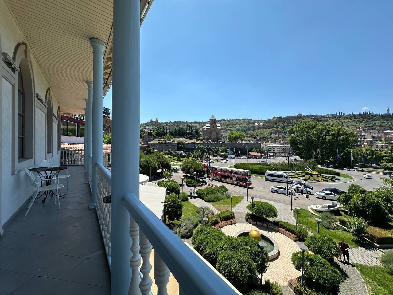 Superior-dobbeltværelse - balkon - byudsigt | Udendørs spisemuligheder