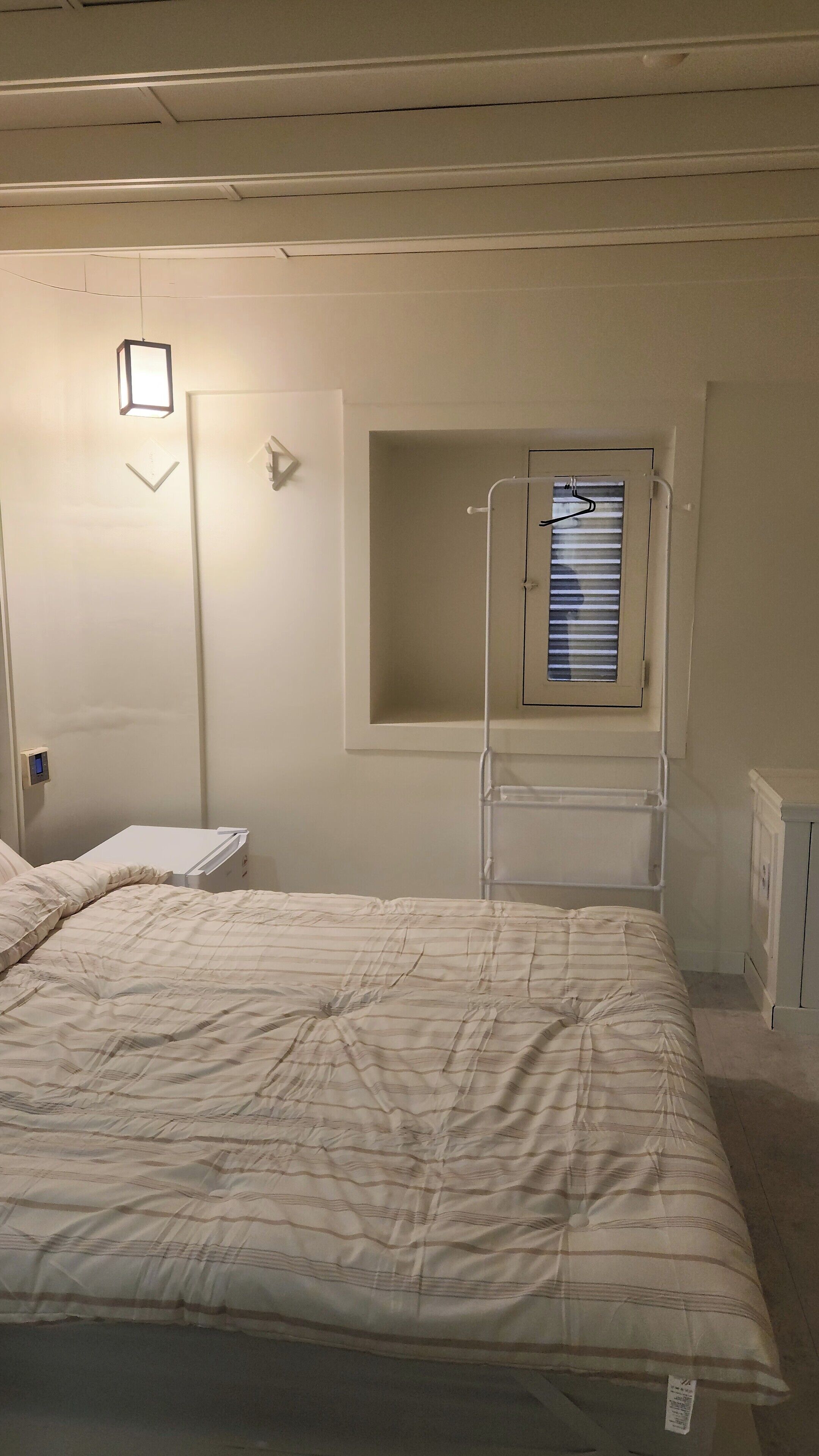 Eenvoudige kamer | Een bureau, een laptopwerkplek, gratis wifi