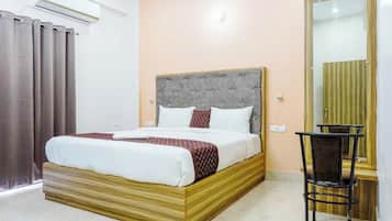 Deluxe Double Room, Air conditioning | Hypo-allergenic bedding, desk, free WiFi
