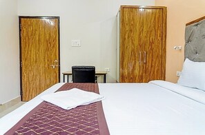 Deluxe Double Room, Air conditioning - Hotel Navneeta Grand Varanasi (Varanasi)
