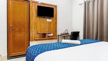 Deluxe Double Room, Air conditioning | Hypo-allergenic bedding, desk, free WiFi