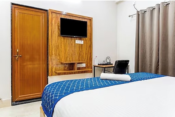 Deluxe Double Room, Air conditioning | Hypo-allergenic bedding, desk, free WiFi