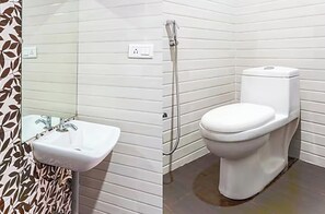 Deluxe Double Room, Air conditioning | Bathroom