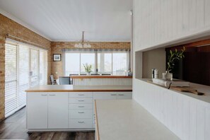 Interior - Eagle Bay Eyrie  Walk to Beach Pet-Friendly (Eagle Bay)