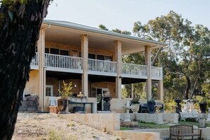 Exterior - Eagle Bay Eyrie  Walk to Beach Pet-Friendly (Eagle Bay)