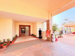 Property grounds - Blue lily Beach Resort puri (Puri)