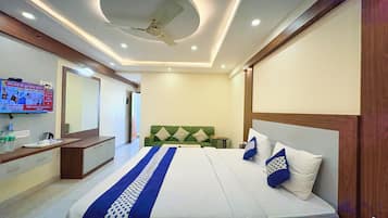 Premium Double Room, Pool View | Desk, soundproofing, free WiFi