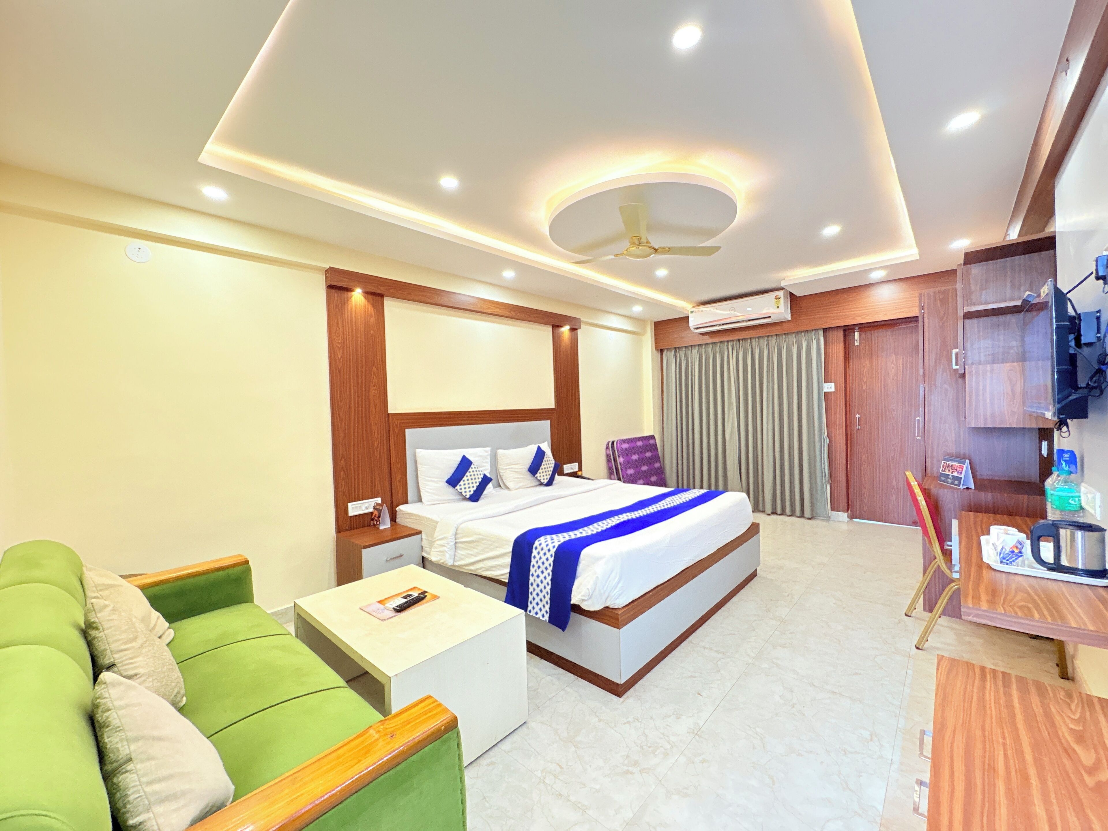 Premium Double Room, Pool View | Desk, soundproofing, free WiFi