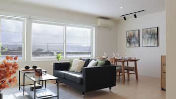 Apartment, 2 Bedrooms, Balcony, Mountain View | Living area | TV