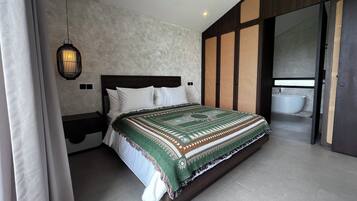 Villa – deluxe, 2 soverom, privat basseng, bassengutsikt | Safe på rommet, strykejern/-brett, wi-fi (inkludert) og sengetøy