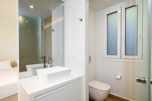 Design Apartment, Beach View | Bathroom - Glyfada Glow Suites by Corfuescapes (Corfu)