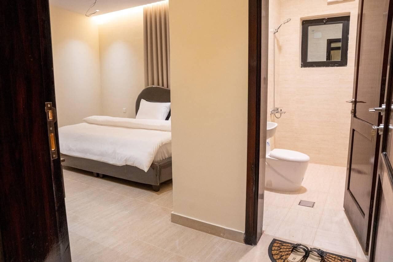 Caja de seguridad en la habitación, cortinas blackout y wifi gratis 