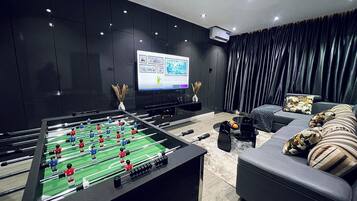 Appartement Économique, balcon, vue ville | Salle de jeux