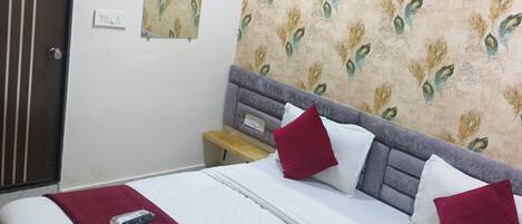 Deluxe Double Room, City View | Laptop workspace, free WiFi