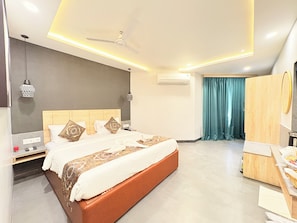 Premier Double Room | Desk, soundproofing, iron/ironing board, free WiFi - Hotel Prabhupada Puri (Puri)