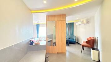 Kamar Double Eksekutif, pemandangan laut | Meja kerja, kedap suara, setrika/meja setrika, dan Wi-Fi gratis