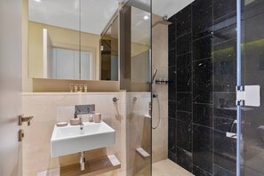Hair dryer - Stunning 2 Bedroom in Palm with private beach (Dubai)