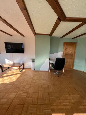 Interior - Apartment 'Sonnenschein' with Mountain View, Private Terrace and Wi-Fi (Kißlegg)
