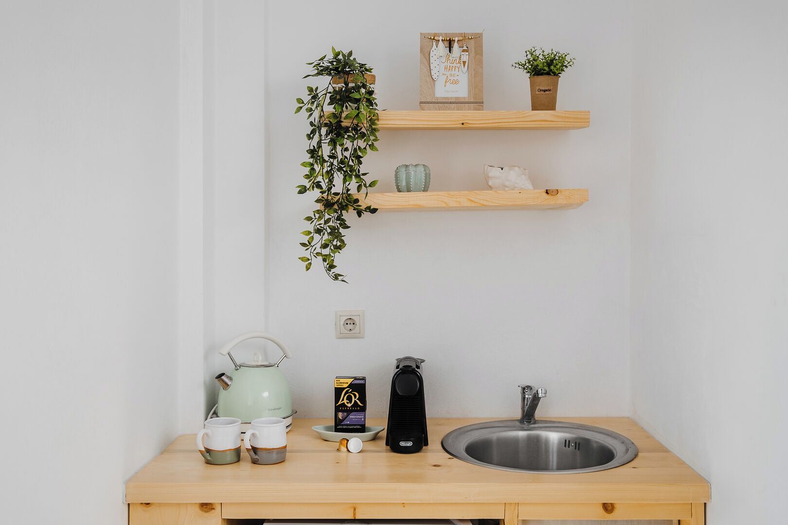 Suite, vue sur la mer | Cuisine privée | Mini-réfrigérateur, surface de cuisson, cafétière à espresso