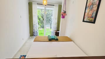 3 habitaciones, acceso a internet y ropa de cama