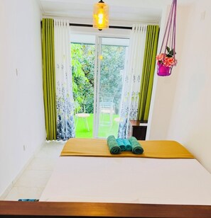 3 bedrooms, internet, bed sheets
