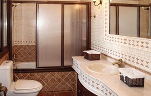 Shower - Stunning home in Setenil de las Bodegas (Setenil de las Bodegas)