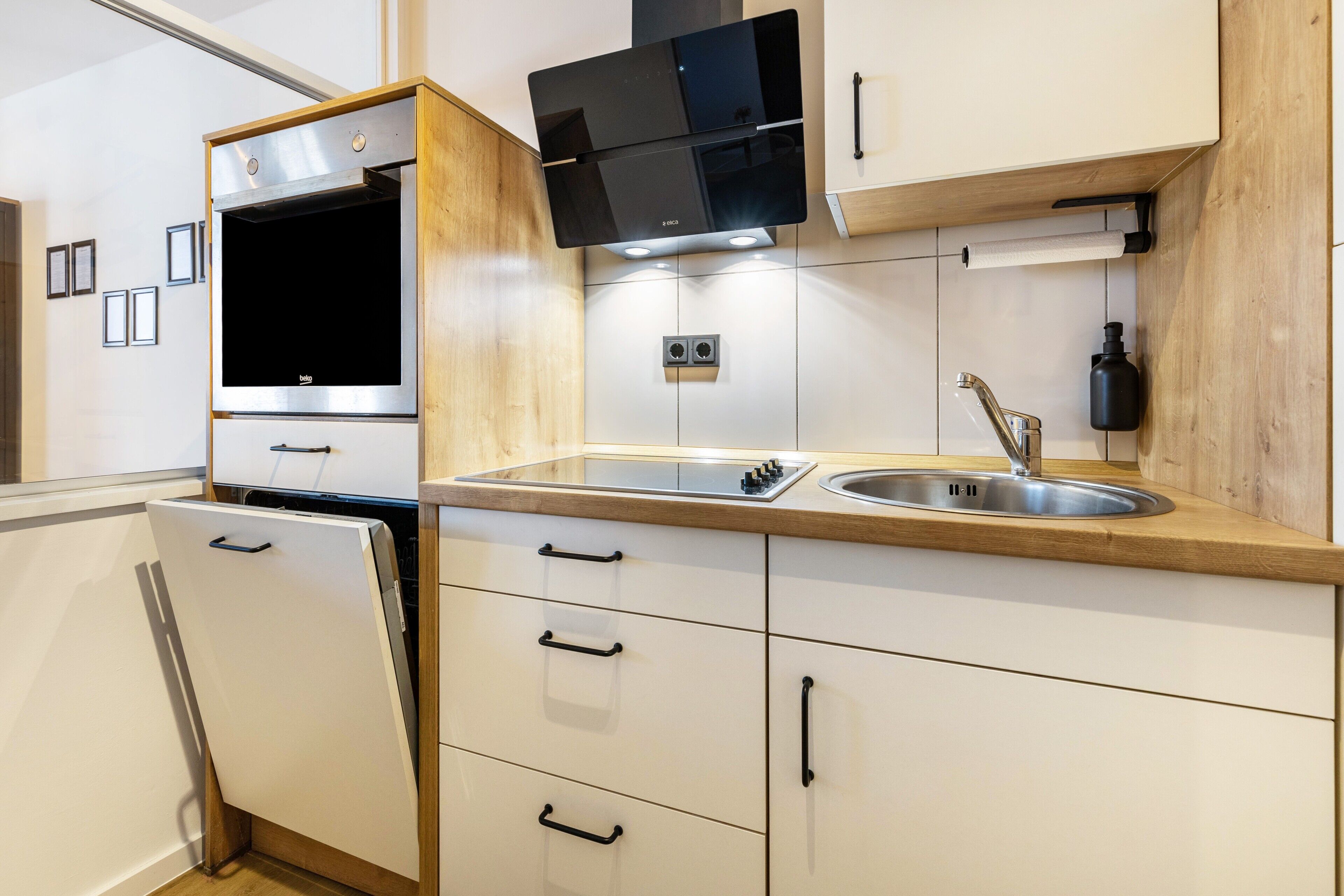 Geladeira, micro-ondas, fogão, cooktop