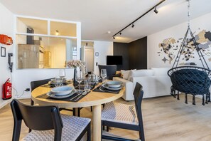 Dining - 3-2-1meins Röntgen Remscheid – Modern Apartment for Up to 3 Guests (Remscheid)