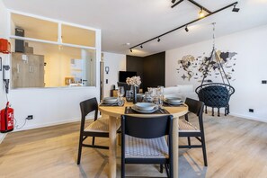 Dining - 3-2-1meins Röntgen Remscheid – Modern Apartment for Up to 3 Guests (Remscheid)