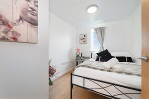 2 bedrooms, iron/ironing board, Internet, bed sheets - Stylish 2 - Bed Manning Gardens (Croydon)