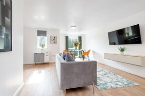 TV - Stylish 2 - Bed Manning Gardens (Croydon)