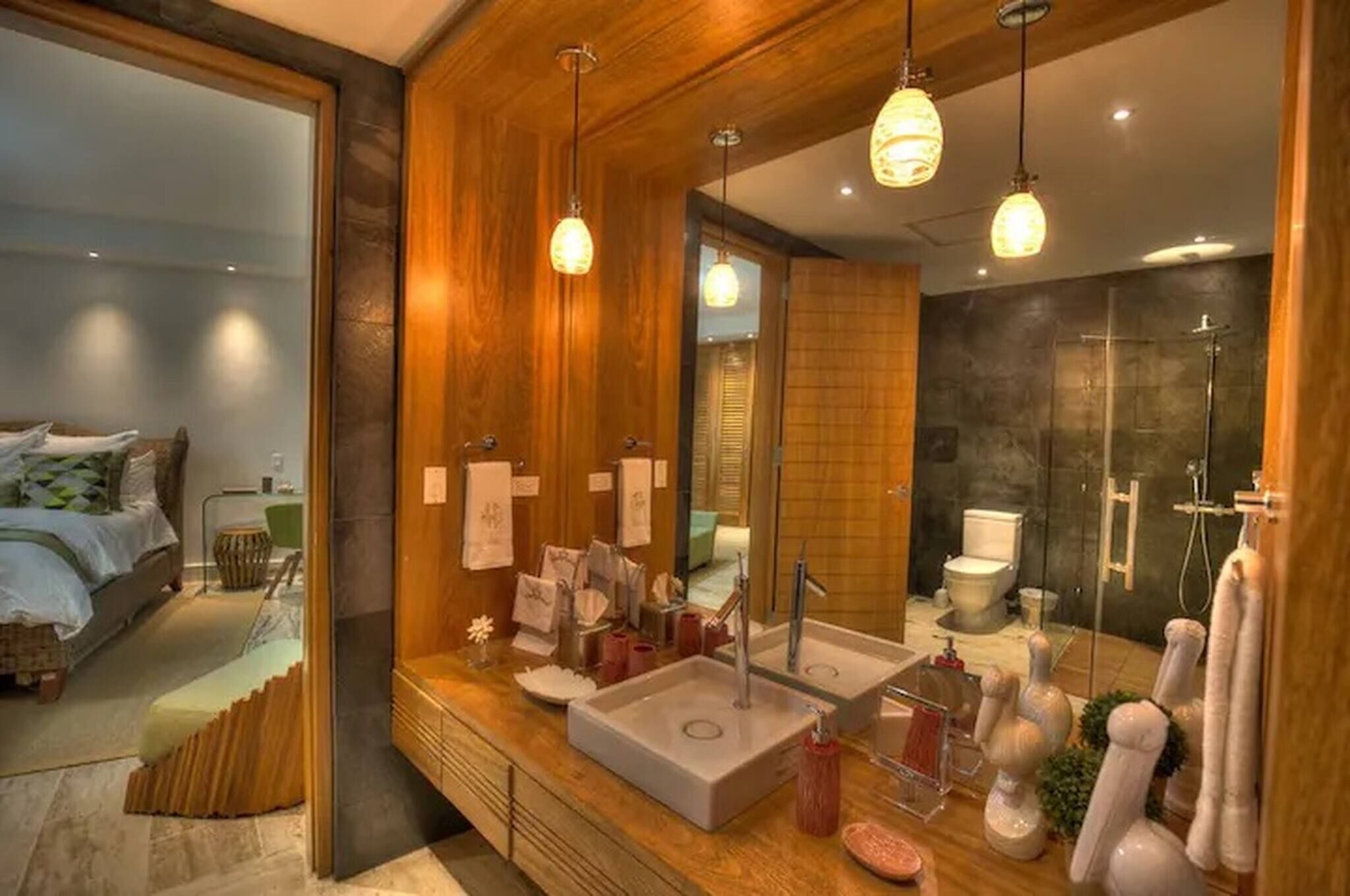 Shower, jetted bath, hair dryer