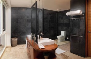 Shower, jetted bath, hair dryer - Cap Cana's most coveted villa with 8 bedrooms (Punta Cana)