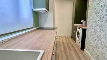 Appartamento Deluxe, balcone, vista cortile | Cucina privata